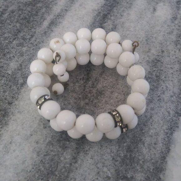 Vintage Beaded Memory Wire Bracelet, White and Rhinestone Beads, Stretch, Estate - Picture 1 of 4